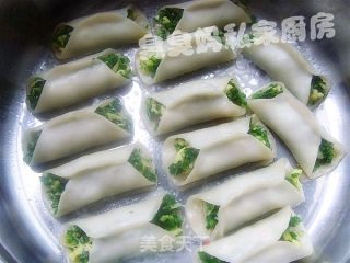 韭菜锅贴的做法步骤：2