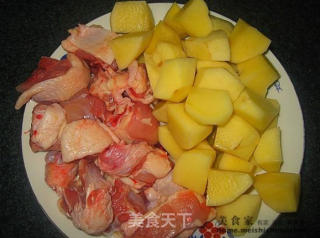 土豆鸡腿的做法步骤：2