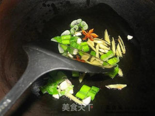 土豆鸡腿的做法步骤：2