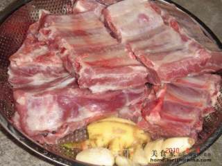 糖醋排骨的做法步骤：2