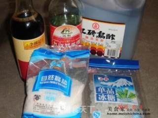糖醋排骨的做法步骤：2