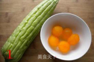 蛋黄焗苦瓜的做法步骤：2