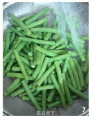 蒜香腐汁豆角的做法步骤：3