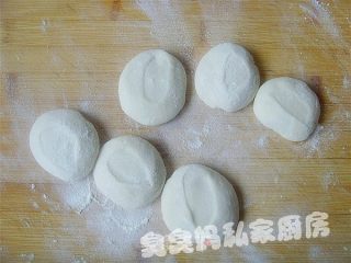 荷叶饼的做法步骤：2