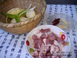 土豆烧肉的做法步骤：2