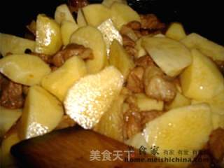 土豆烧肉的做法步骤：2