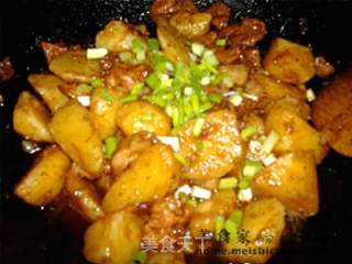 土豆烧肉的做法步骤：2