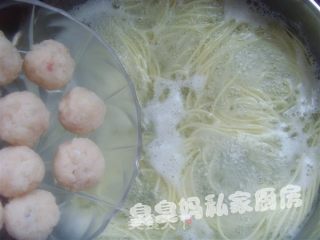 鱼丸面的做法步骤：3