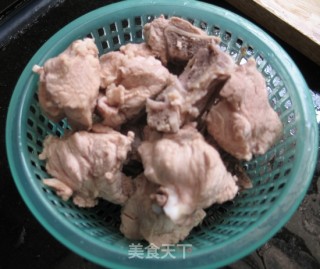 苹果沙梨猪骨汤的做法步骤：3