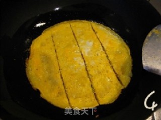5步轻松做出美味早餐——法式培根鸡蛋堡的做法步骤：3