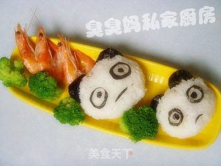 可爱饭团-----熊猫趴趴的做法步骤：2