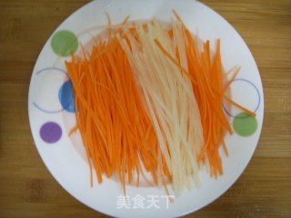 酸辣土豆丝－－爽口又开胃的做法步骤：2