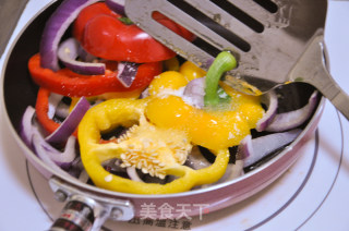 黑椒牛排+甜椒色拉的做法步骤：6