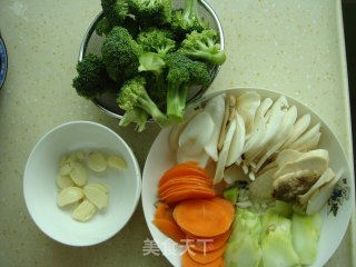 蚝油杏鲍菇扒西兰花的做法步骤：2