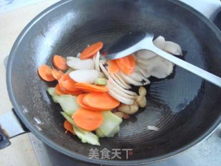 蚝油杏鲍菇扒西兰花的做法步骤：2