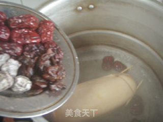 话梅桂圆冰糖糯米藕的做法步骤：2