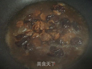 话梅桂圆冰糖糯米藕的做法步骤：2