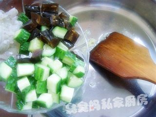 京味酱瓜虾的做法步骤：2