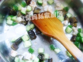 京味酱瓜虾的做法步骤：2
