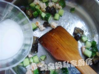 京味酱瓜虾的做法步骤：2