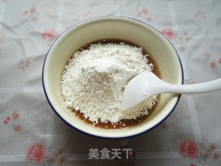 广式莲蓉蛋黄月饼的做法步骤：6