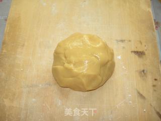 广式莲蓉蛋黄月饼的做法步骤：6