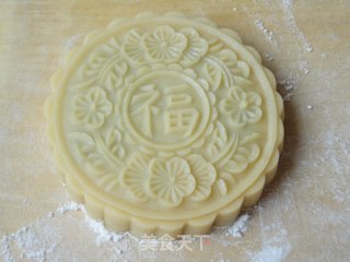 百花照福——蜜饯月饼的做法步骤：5