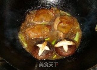酒香鸡腿的做法步骤：2