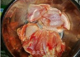 酒香蔬菜烤翅的做法步骤：2