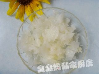 银耳雪梨羹的做法步骤：3