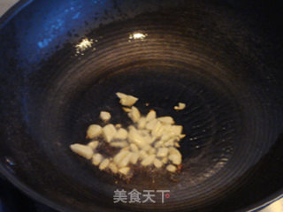 西兰花炒鲜鱿的做法步骤：4
