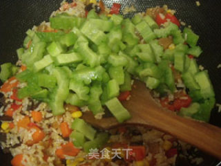 蚝油杂蔬炒饭的做法步骤：5