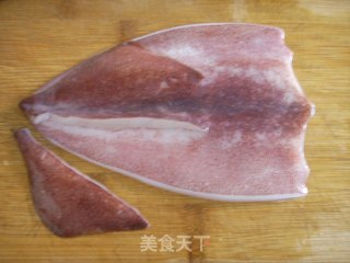 鱿鱼花刀详细图解的做法步骤：2
