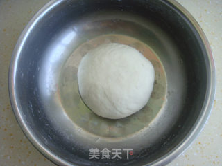 小兔子豆沙包的做法步骤：2