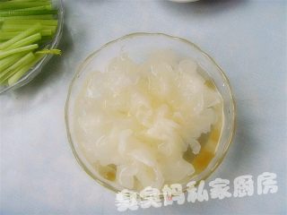 泰式银耳沙拉的做法步骤：3