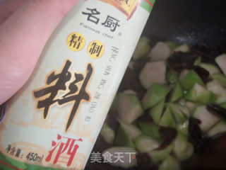 胜瓜炒菌菇的做法步骤：4