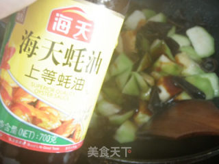 胜瓜炒菌菇的做法步骤：4