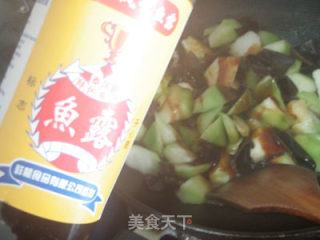 胜瓜炒菌菇的做法步骤：4