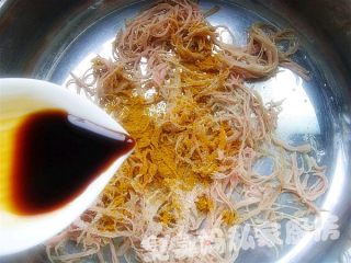 DIY猪肉松的做法步骤：2