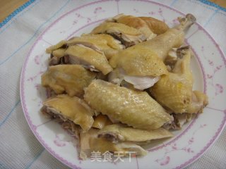 白切鸡---鸡肉最原汁原味的吃法的做法步骤：2