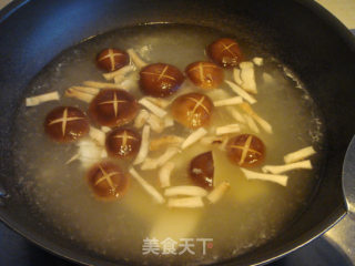 青菜香菇魔芋汤的做法步骤：4