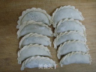 香煎韭菜猪肉饺子的做法步骤：2