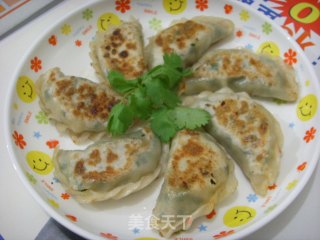 香煎韭菜猪肉饺子的做法步骤：2
