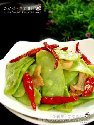 红椒肉片炒扁豆的做法步骤：2