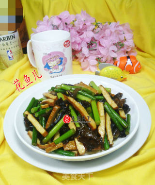 香干黑木耳炒蒜薹的做法