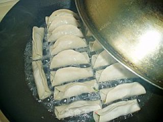 香菇青菜素锅贴的做法步骤：3