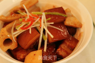 莲藕焖肉的做法