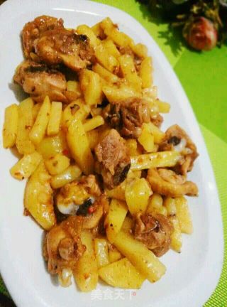 沙茶鸡肉焖土豆的做法