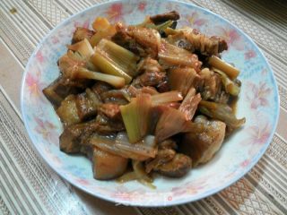 大葱焖五花肉的做法