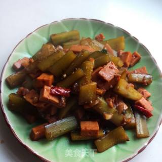 火腿肠炒黄瓜的做法